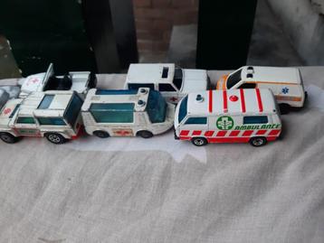 Ambulance modelauto’s en busjes. beschikbaar voor biedingen