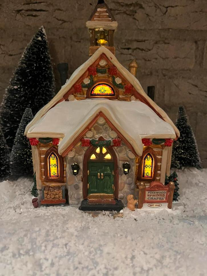 Lemax Pinewood Springs Chapel, Diversen, Kerst, Zo goed als nieuw, Ophalen