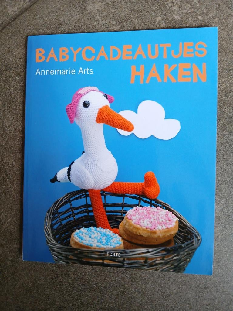 WD015. Babycadeautjes Haken - Annemarie Arts, Hobby en Vrije tijd, Breien en Haken, Zo goed als nieuw, Ophalen of Verzenden