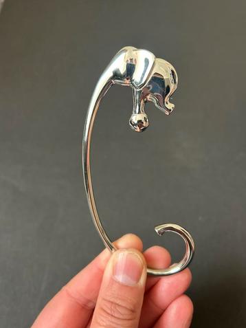 Tassenhanger, Olifant beschikbaar voor biedingen