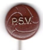 PSV P.S.V.  bruin plastic voetbal club speldje ( Y_101 ), Verzenden, Zo goed als nieuw, Sport, Speldje of Pin
