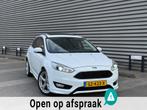 Ford Focus 1.5 Titanium ST-LINE (bj 2015) AUTOMAAT|XENON|SDA, Stof, 4 cilinders, Wit, Origineel Nederlands