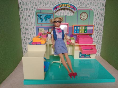 BA35 Barbie aan het werk op kantoor, Verzamelen, Poppen, Gebruikt, Overige typen, Ophalen of Verzenden