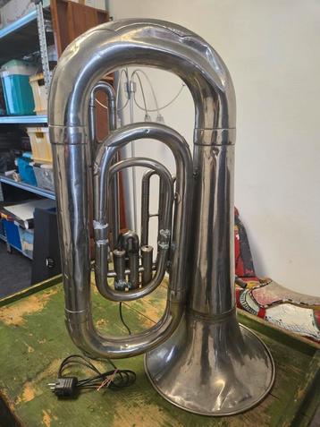 Muzieklamp alt tuba beschikbaar voor biedingen