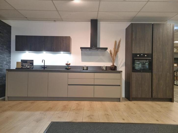 Uitverkoop!! showroom keuken. Rotpunkt, Huis en Inrichting, Keuken | Complete keukens, Nieuw, Enkelwandige keuken, Overige kleuren