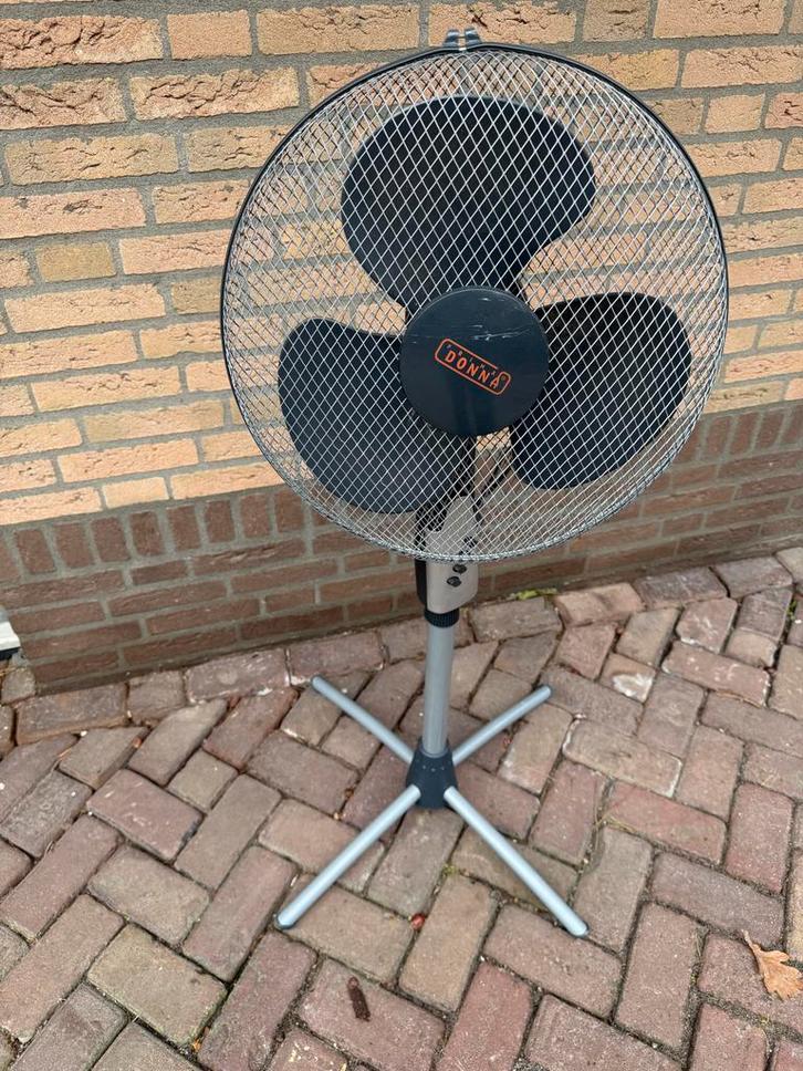 Ventilator op voet - Donna, Witgoed en Apparatuur, Ventilatoren, Gebruikt, Statiefventilator, Ophalen
