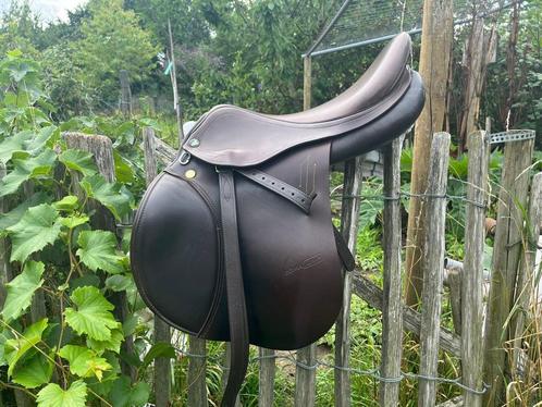 Prestige springzadel 17 inch, Dieren en Toebehoren, Paarden en Pony's | Zadels, Zo goed als nieuw, Springen, Ophalen of Verzenden