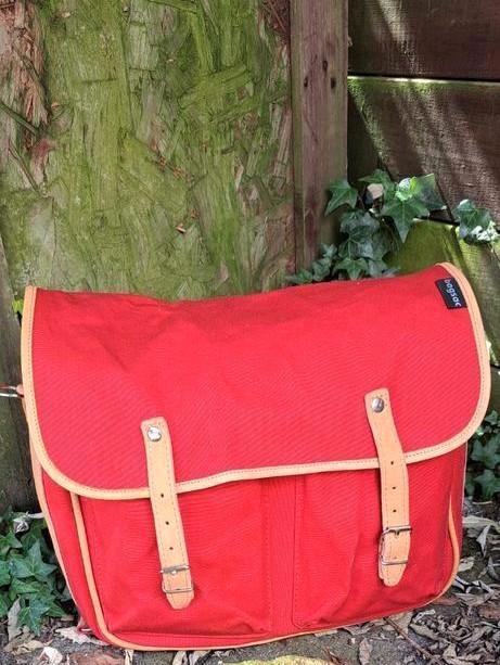 Vintage Bagsac rode canvas schouder/rugtas, zgan, Sieraden, Tassen en Uiterlijk, Tassen | Rugtassen, Zo goed als nieuw, 25 tot 40 cm