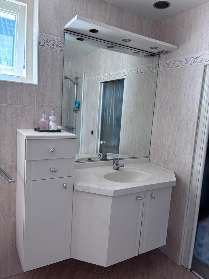 Badkamer compleet, douchewand, hoekbad, badmeubel, Huis en Inrichting, Badkamer | Complete badkamers, Gebruikt, Met bad, Met douche