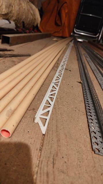 Tegel en stuc profielen - 2,6m beschikbaar voor biedingen