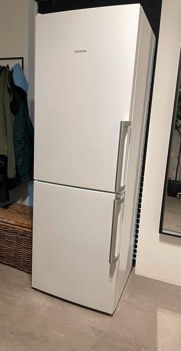 Koel-vries combinatie van Siemens in de kleur wit beschikbaar voor biedingen