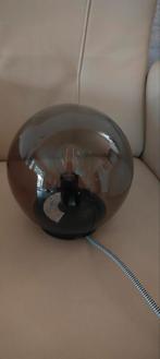 Gratis 2 leuke bollampen, tafellampen, bedlampen, Huis en Inrichting, Lampen | Tafellampen, Ophalen, Minder dan 50 cm