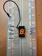 8,5mm hoog, retro LED 7-segment display, amber/oranje, Ophalen of Verzenden, Zo goed als nieuw