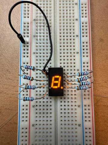 8,5mm hoog, retro LED 7-segment display, amber/oranje beschikbaar voor biedingen