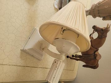 Vintage metalen wandlamp beschikbaar voor biedingen