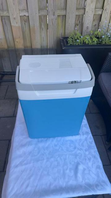 Koelbox elektrische en voor auto  beschikbaar voor biedingen