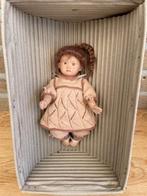 Myriam de Goey porseleinen meisje ong 17cm., Ophalen of Verzenden, Zo goed als nieuw, Pop