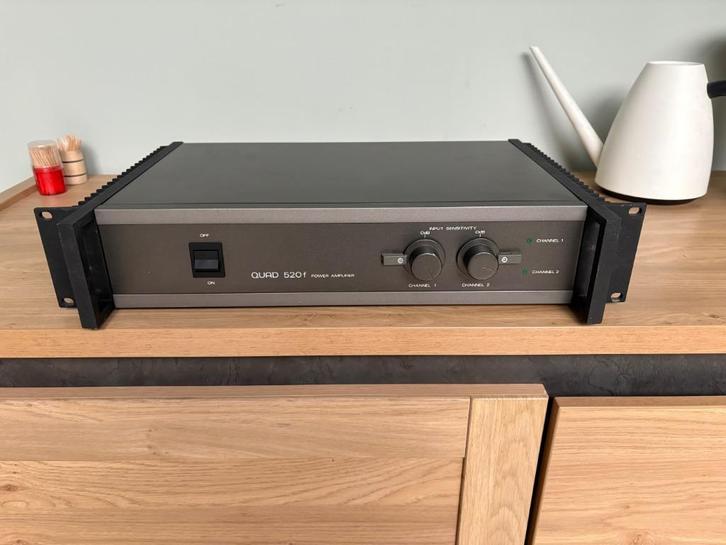 Quad 520f professionele 19 inch eindversterker, gereviseerd, Audio, Tv en Foto, Versterkers en Receivers, Zo goed als nieuw, Stereo
