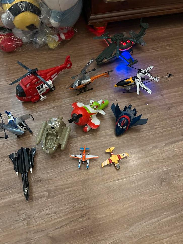 Set van speelgoed vliegtuigen & helikopters, Verzamelen, Speelgoed, Zo goed als nieuw, Ophalen of Verzenden