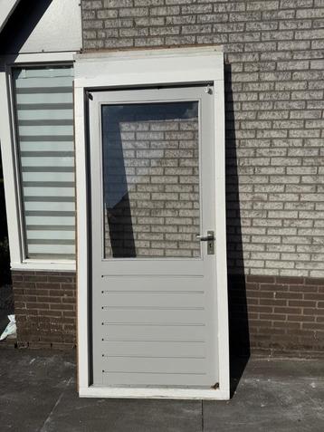 Schuurdeur met kozijn beschikbaar voor biedingen