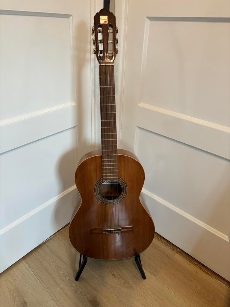 Alhambra 1P cedro, Muziek en Instrumenten, Ophalen of Verzenden, Zo goed als nieuw, Klassieke of Spaanse gitaar