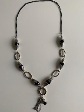 Mooie ketting, zwart met zilverkleur, nog NIEUW (17) beschikbaar voor biedingen