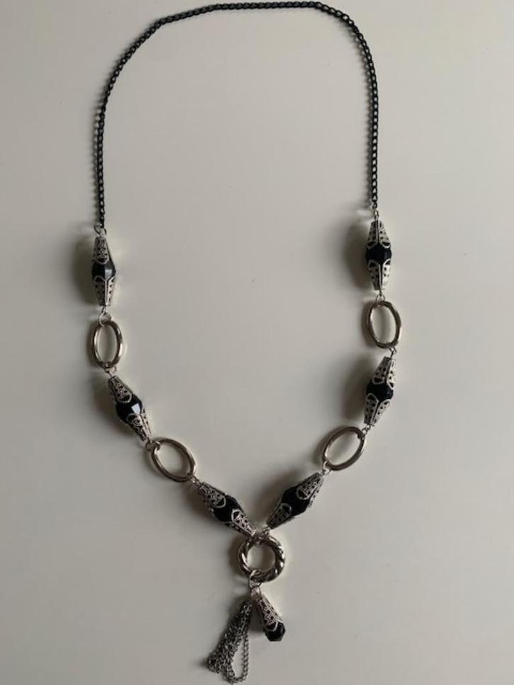 Mooie ketting, zwart met zilverkleur, nog NIEUW (17), Sieraden, Tassen en Uiterlijk, Kettingen, Nieuw, Overige materialen, Zwart