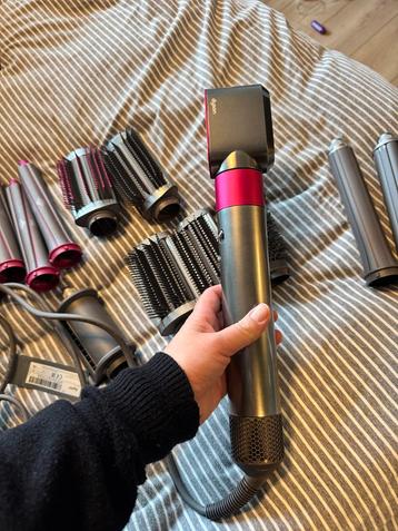 Dyson Airwrap Complete long- Haarstyling Tool beschikbaar voor biedingen