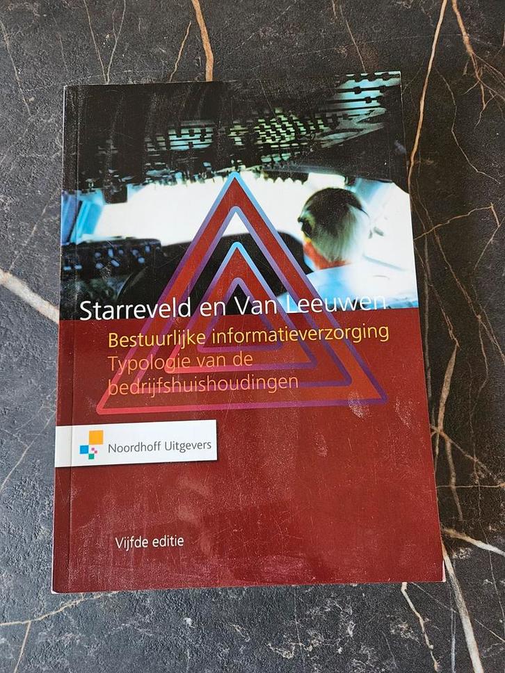 Bestuurlijke Informatieverzorging - Starreveld, Boeken, Studieboeken en Cursussen, Zo goed als nieuw, Ophalen of Verzenden
