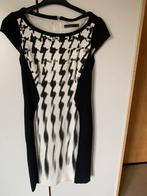 Mooie jurk van Karen Millen, Maat 38/40 (M), Karen Millen, Wit, Ophalen of Verzenden