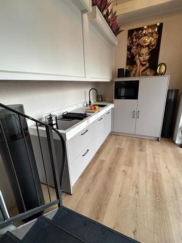 Nieuwe luxe nieuwe Keuken met alle voorzieningen,  beschikbaar voor biedingen