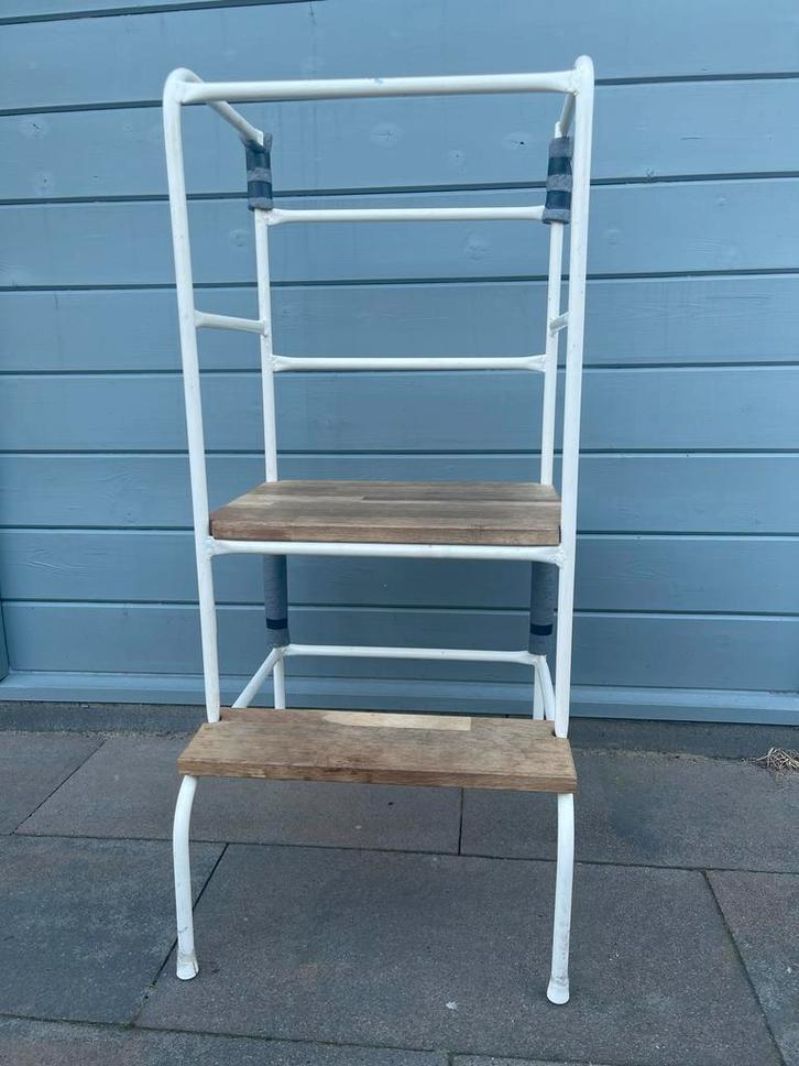 Stevige metalen learning tower - zelfgemaakt, Doe-het-zelf en Verbouw, Ladders en Trappen, Gebruikt, Trap, Minder dan 2 meter