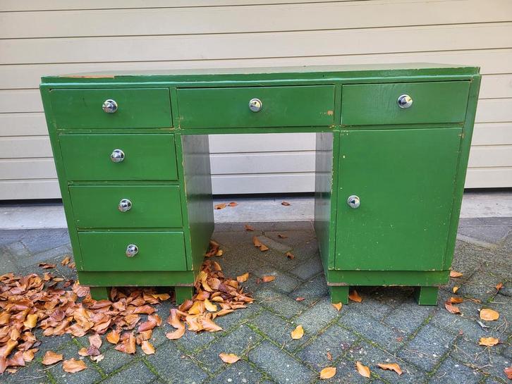 Mooie oude groene houten bureau's, 2 stuks beschikbaar., Huis en Inrichting, Bureaus, Zo goed als nieuw, Bureau, Ophalen of Verzenden
