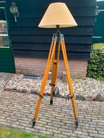 Vintage lamp op orginele landmeters statief, Huis en Inrichting, Ophalen, Gebruikt, Metaal, 100 tot 150 cm