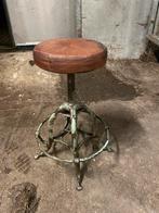Vintage Industriële Kruk / Barstoel, Huis en Inrichting, Krukjes, Ophalen, In hoogte verstelbaar, Gebruikt, IJzer