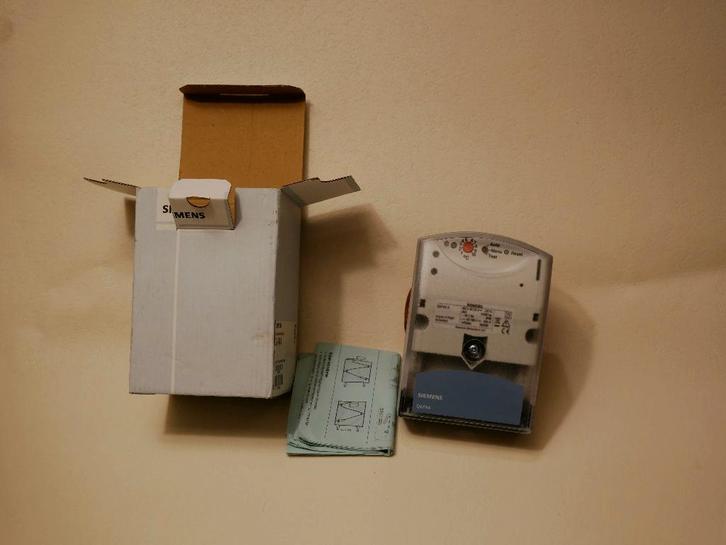 SIEMENS Vorstbeveiligingsthermostaat QAF64.6 (Nieuw), Hobby en Vrije tijd, Elektronica-componenten, Nieuw, Ophalen of Verzenden