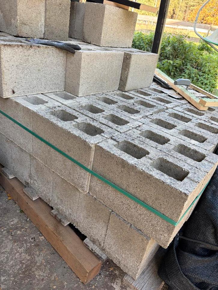 Betonstenen - Fundering of muren bouwen, Doe-het-zelf en Verbouw, Metselstenen, Gebruikt, Beton, Ophalen