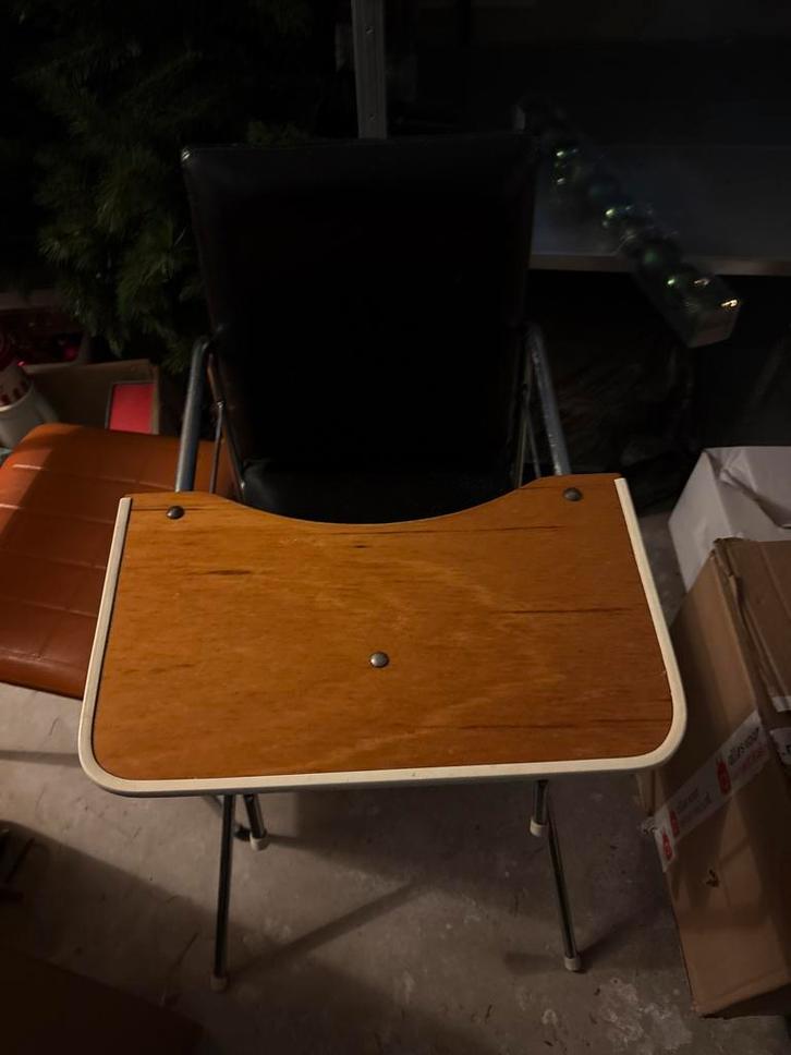 Vintage kinderstoel met tafelblad, Huis en Inrichting, Stoelen, Gebruikt, Eén, Hout, Zwart, Ophalen