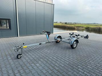 Riba boot trailer tot 5 meter. Nette staat beschikbaar voor biedingen
