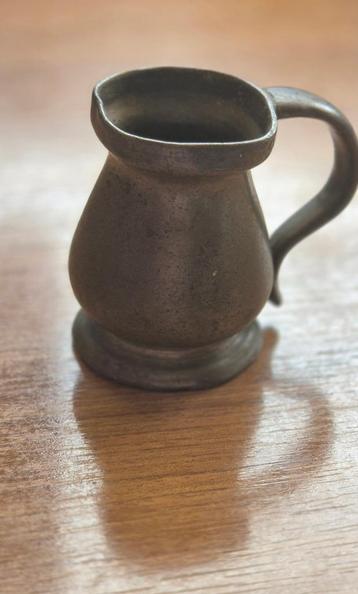  Antiek tinnen kannetje. Vintage. Begin vorige eeuw. beschikbaar voor biedingen