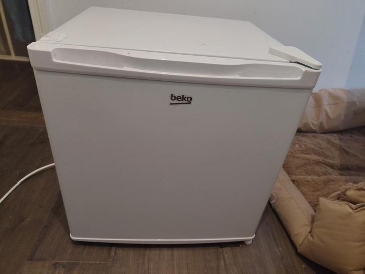 minikoelkast van beko 46 liter, Witgoed en Apparatuur, Koelkasten en IJskasten, Gebruikt, Met vriesvak, Minder dan 75 liter, Minder dan 85 cm