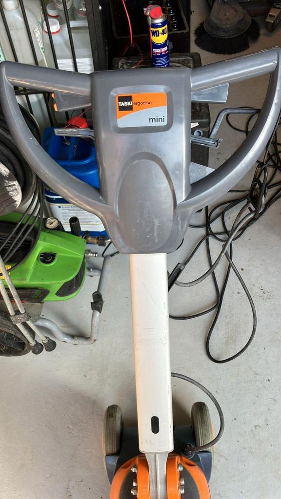 Taski Mini Eenschijf - Ideaal voor kleine ruimtes!, Doe-het-zelf en Verbouw, Reinigingsmachines, Ophalen