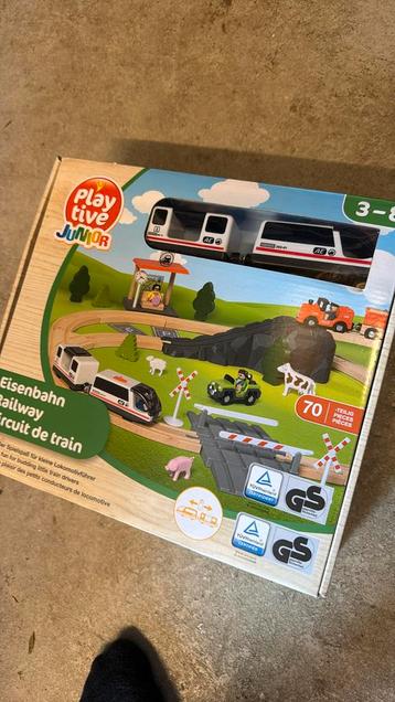 Houten Speeltrein NIEUW! beschikbaar voor biedingen