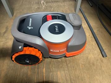 2x Segway Navimow H300E-VF ex demo robot maaiers beschikbaar voor biedingen