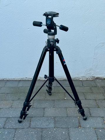 Manfrotto statief.  beschikbaar voor biedingen