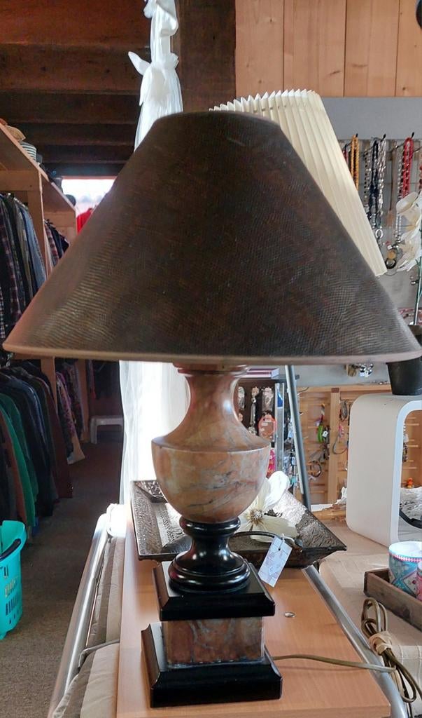 Zware tafelschemerlamp vintage marmer €15,00, Ophalen