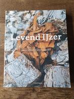 Boek Levend IJzer Vanessa Everts en Pauline van Lynden, Boeken, Ophalen of Verzenden, Zo goed als nieuw, Meerdere auteurs, Overige onderwerpen