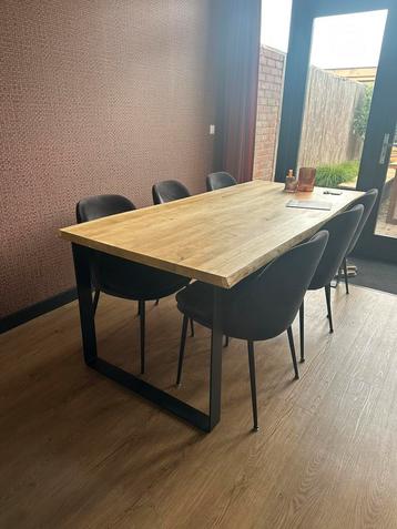 Eettafel boomstam eiken beschikbaar voor biedingen