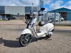 vespa sprint 2020. Wit custom opbouw geel kenteken, Ophalen, Zo goed als nieuw