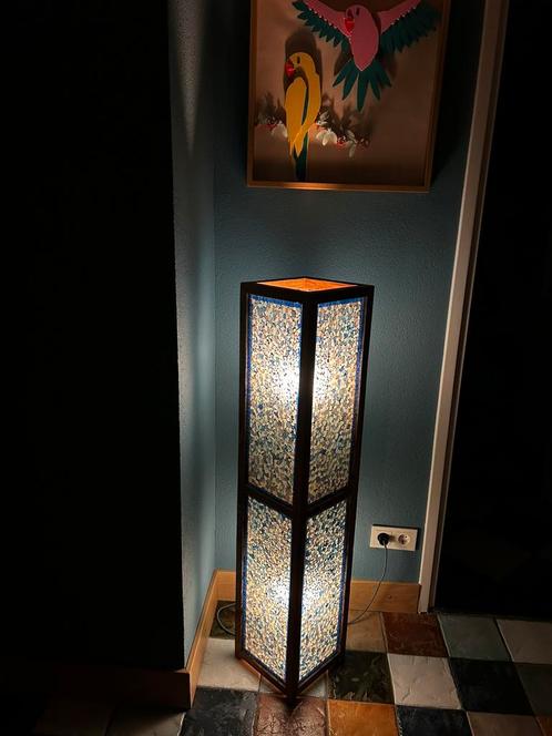 Mozaiek vloerlamp blauw oosterse lamp, Huis en Inrichting, Lampen | Vloerlampen, Zo goed als nieuw, 100 tot 150 cm, Glas, Hout